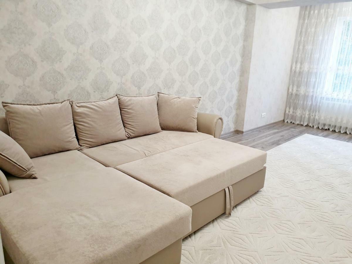 Center Apartment On Albisoara Street Chisinau Exterior photo