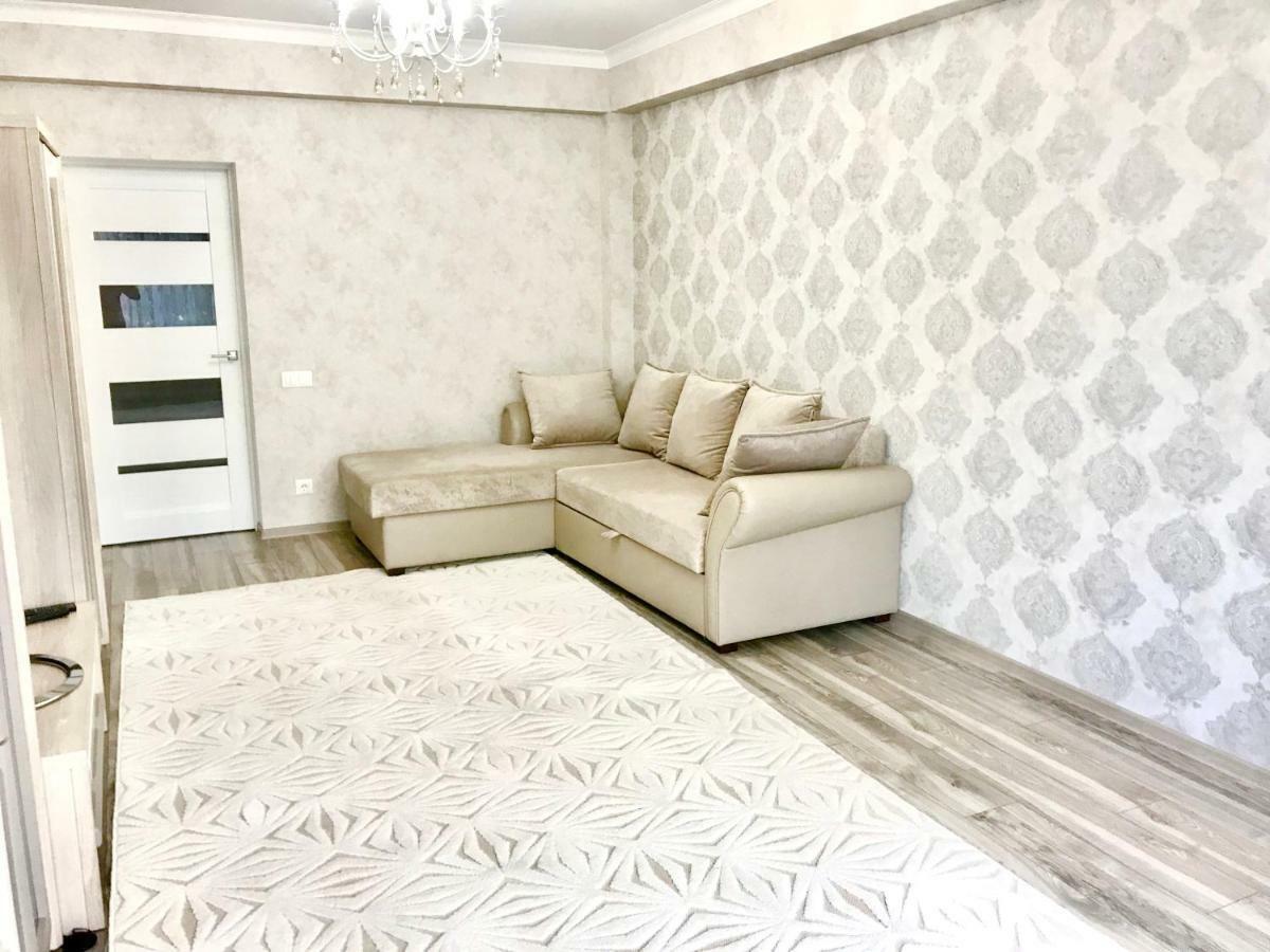 Center Apartment On Albisoara Street Chisinau Exterior photo